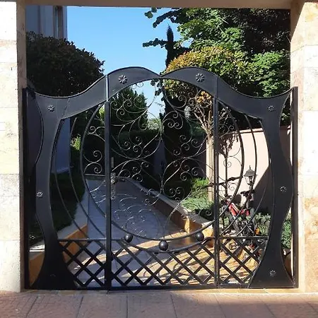 Irina Apartament Ravda